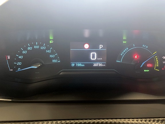 Peugeot e-208 8 of 15