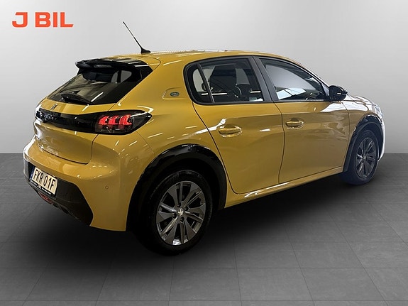 Peugeot e-208 3 of 15