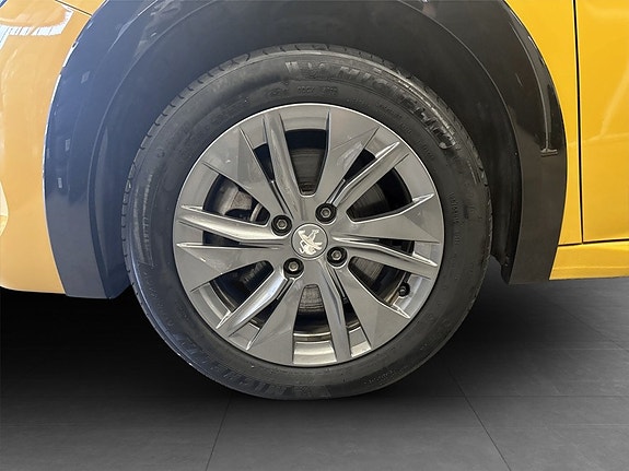 Peugeot e-208 14 of 15
