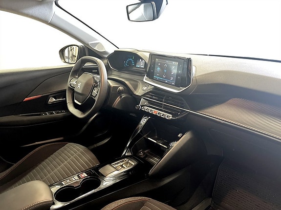 Peugeot e-208 11 of 15