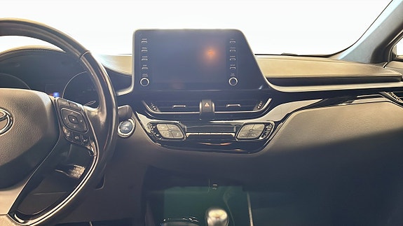 Toyota C-HR 9 of 12