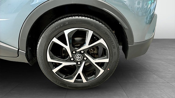 Toyota C-HR 6 of 12