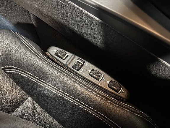 Mercedes-Benz E350 11 of 26