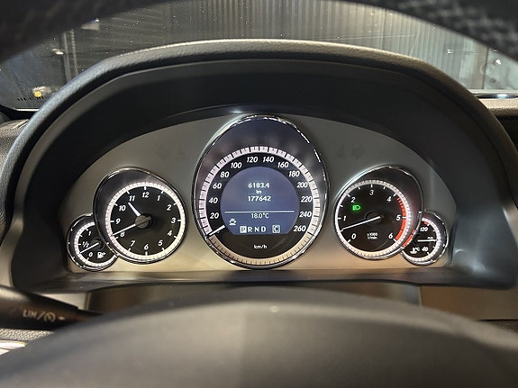 Mercedes-Benz E350 9 of 26