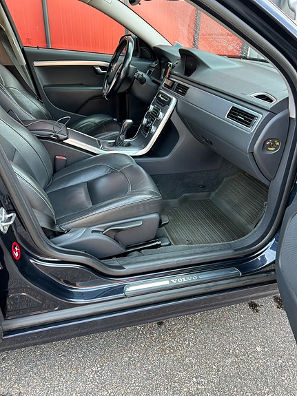 Volvo V70 5 of 7