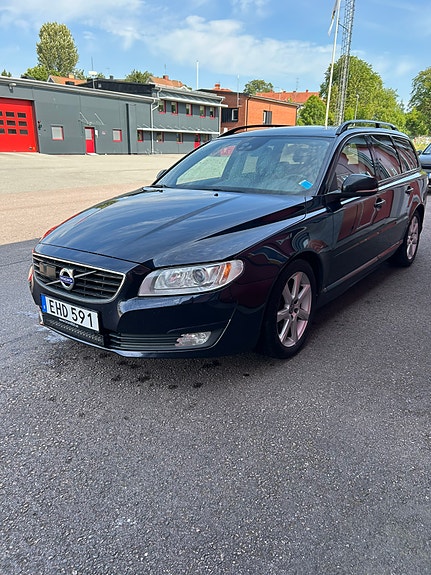 Volvo V70 3 of 7