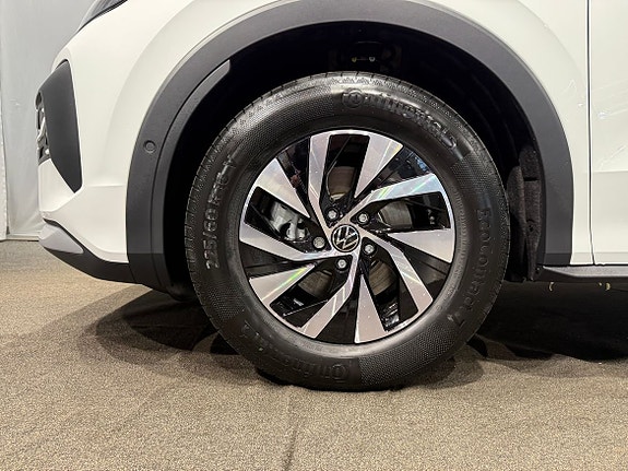 Volkswagen T-Roc 3 of 18