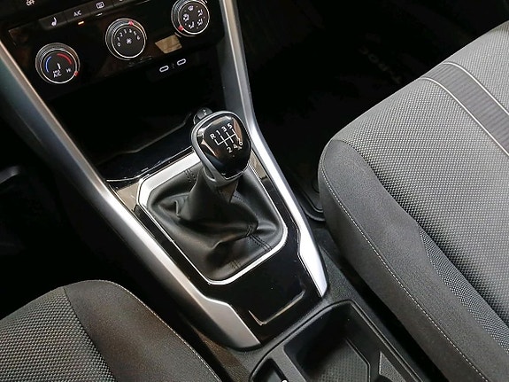 Volkswagen T-Roc 17 of 20