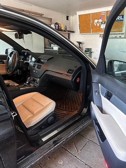 Mercedes-Benz C280 8 of 8