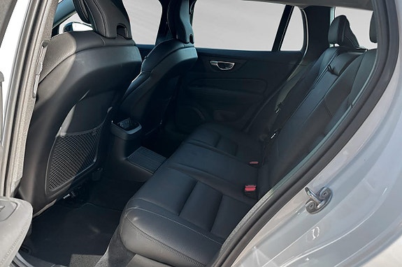 Volvo V60 8 of 16