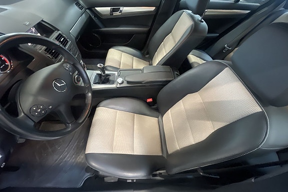 Mercedes-Benz C200 7 of 11