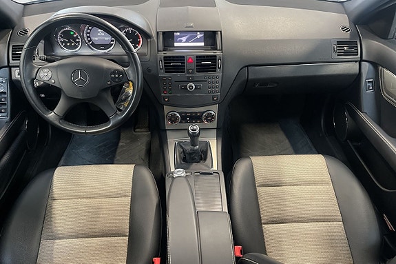 Mercedes-Benz C200 10 of 11