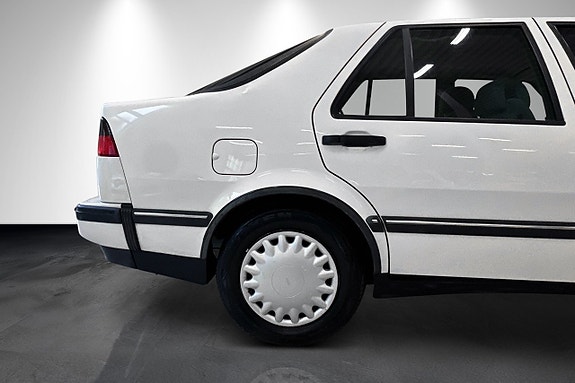 Saab 9000 3 of 22