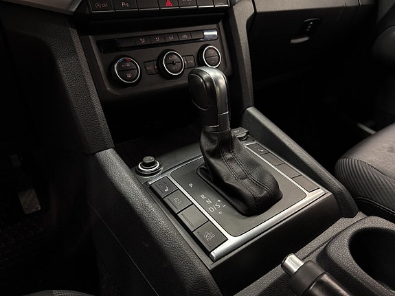 Volkswagen Amarok 25 of 27