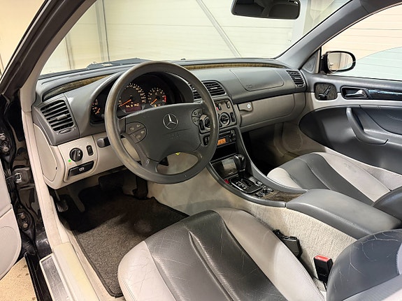 Mercedes-Benz CLK320 13 of 17