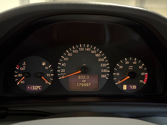 Mercedes-Benz CLK320 15 of 17