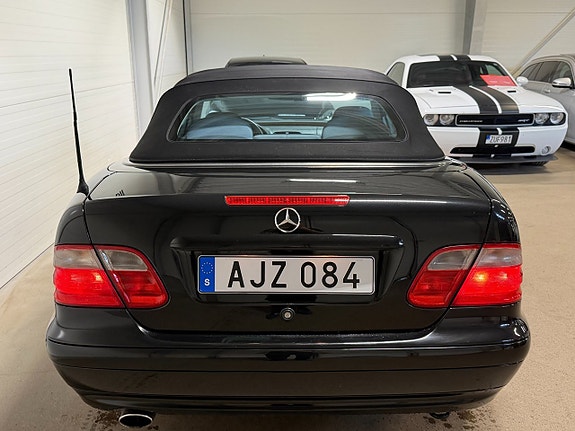 Mercedes-Benz CLK320 5 of 17