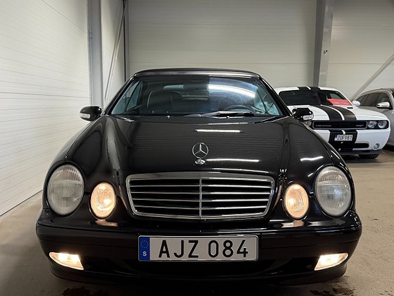 Mercedes-Benz CLK320 9 of 17
