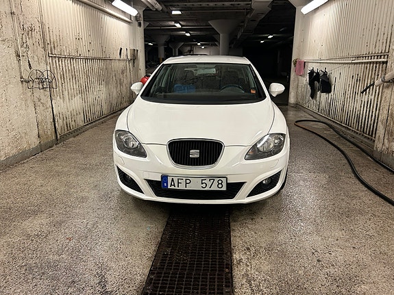 Seat Leon 2 of 5