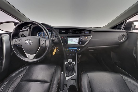Toyota Auris 12 of 30