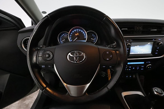 Toyota Auris 14 of 30