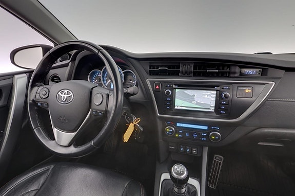 Toyota Auris 13 of 30