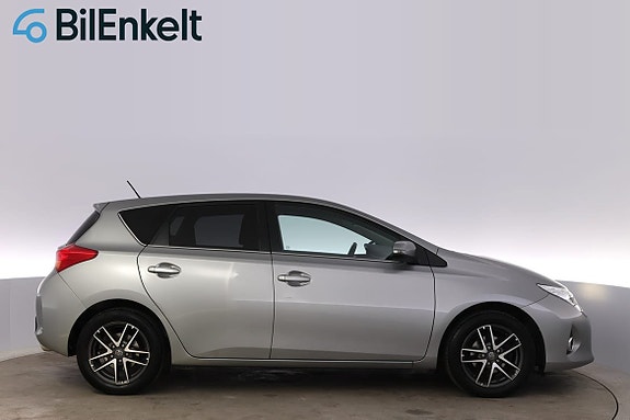 Toyota Auris 2 of 30