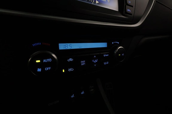 Toyota Auris 22 of 30