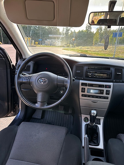 Toyota Corolla 3 of 9