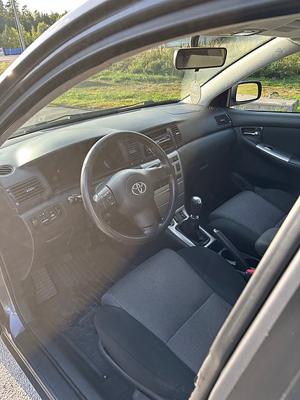 Toyota Corolla 6 of 9