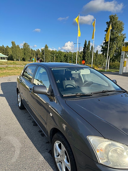 Toyota Corolla 2 of 9