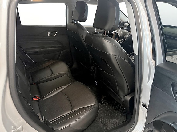 Jeep Compass 13 of 16