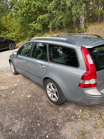 Volvo V50 3 of 9