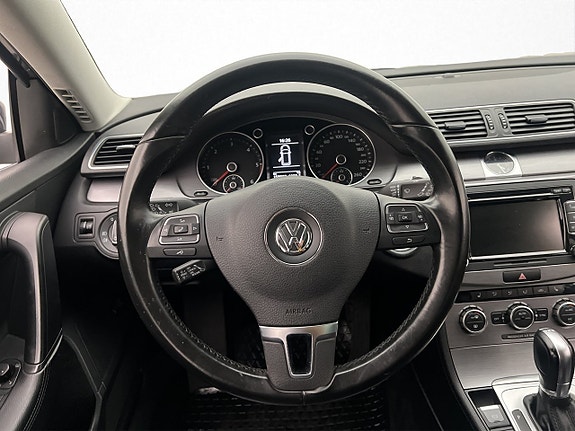 Volkswagen Passat 14 of 30