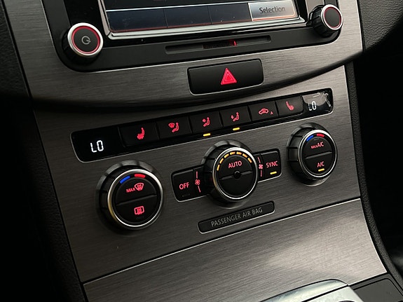 Volkswagen Passat 23 of 30