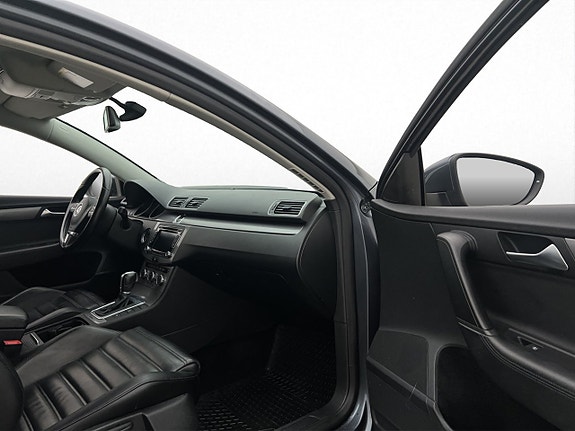 Volkswagen Passat 26 of 30