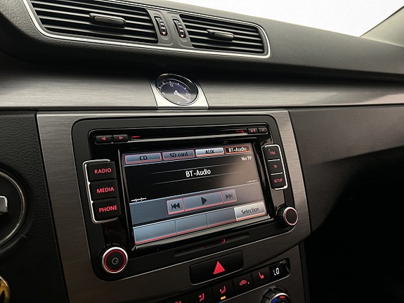 Volkswagen Passat 22 of 30
