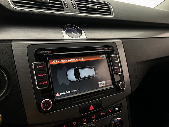 Volkswagen Passat 21 of 30