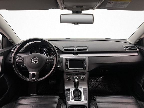 Volkswagen Passat 13 of 30