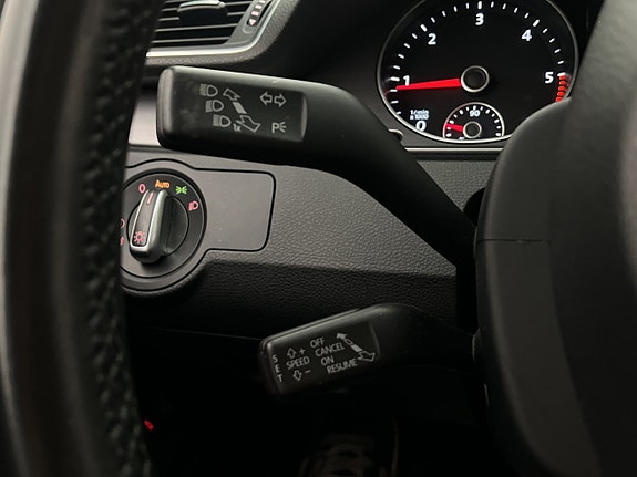 Volkswagen Passat 16 of 30