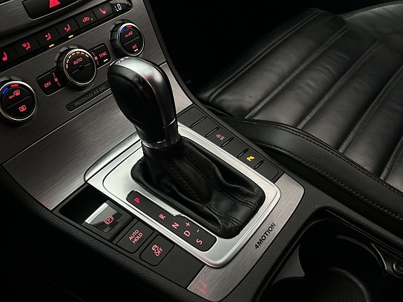 Volkswagen Passat 24 of 30