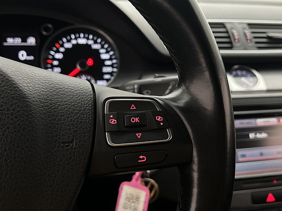 Volkswagen Passat 19 of 30
