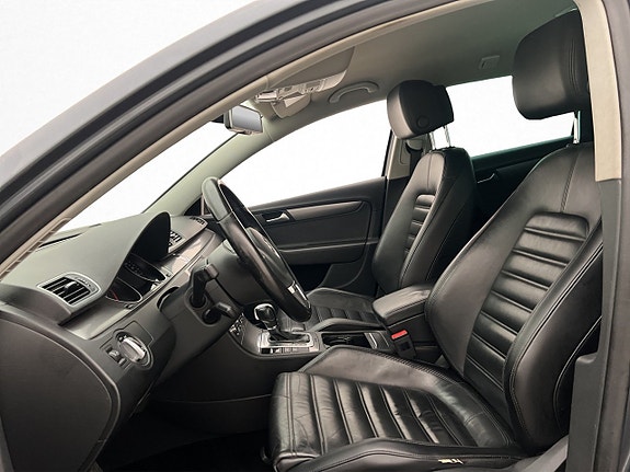Volkswagen Passat 12 of 30