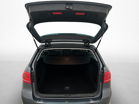 Volkswagen Passat 28 of 30