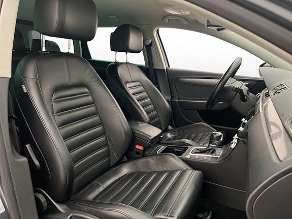 Volkswagen Passat 25 of 30