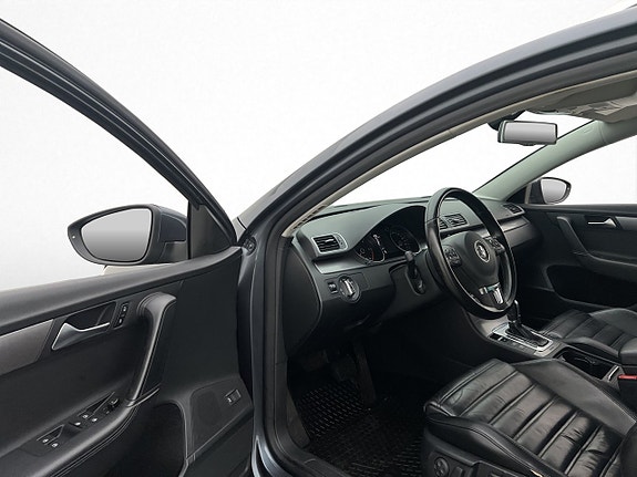 Volkswagen Passat 11 of 30