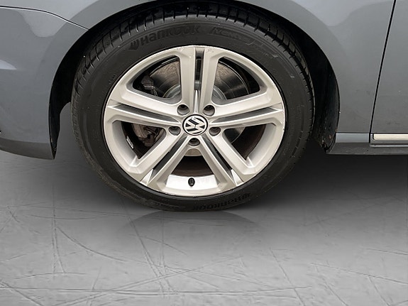 Volkswagen Passat 29 of 30