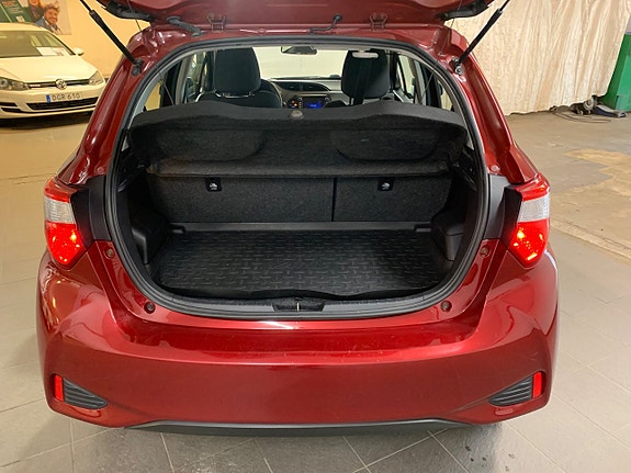 Toyota Yaris 7 of 25
