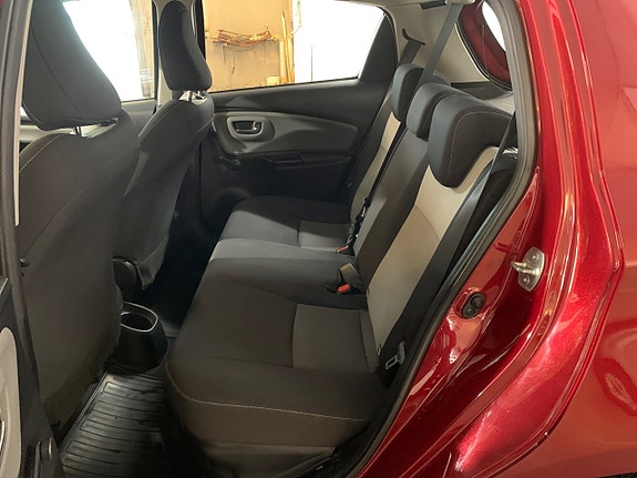Toyota Yaris 9 of 25