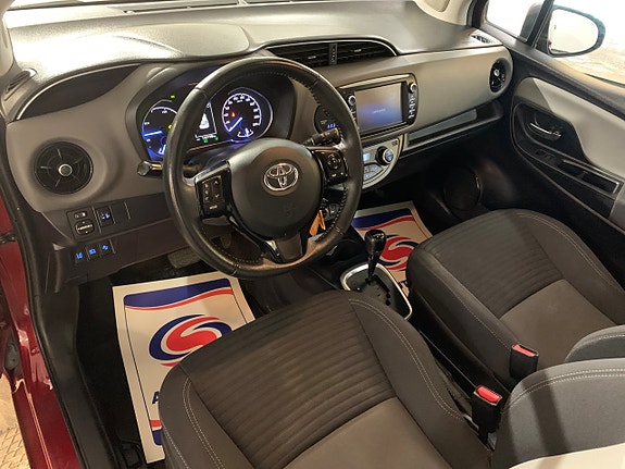 Toyota Yaris 10 of 25